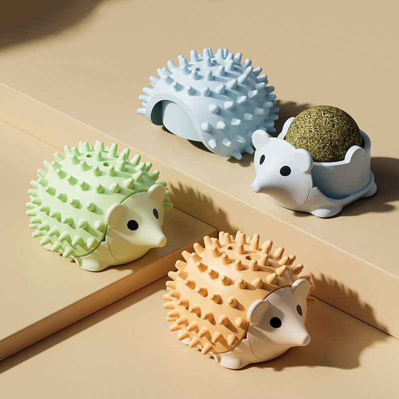 Kado Corner Groomer — cat rubbing against corner brush